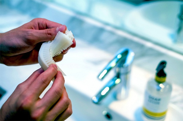 Amabrush A dream come true for people who find brushing teeth annoying.